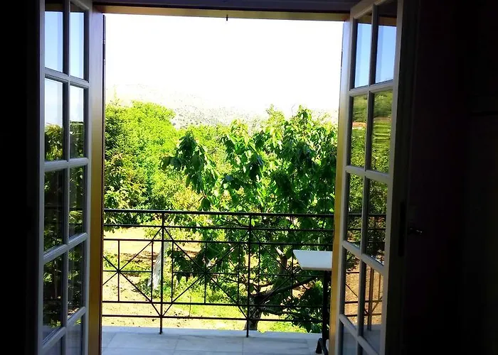 Dafni Semesterbostad Kastrí